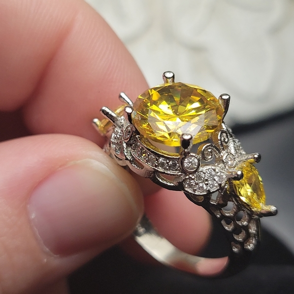 Canary Yellow Cubic Zirconia VINTAGE  ring (8) - Picture 6 of 9
